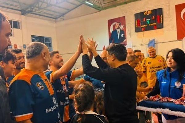 Söğüt'te kurumlar arası voleybol turnuvası cumhuriyet coşkusuyla tamamlandı