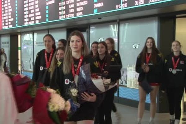U17 kız voleybolcuları dünya ikinciliğiyle yurda döndü
