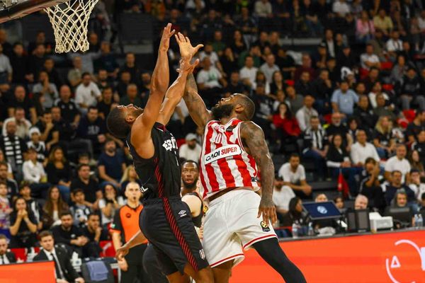 Beşiktaş evinde tutunamadı, Olympiakos 81-73 galip