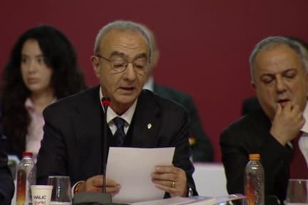 Galatasaray yönetimine güven oyu: yıllık faaliyetler oy çokluğuyla ibra edildi