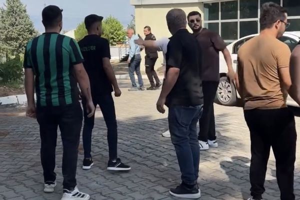 Tesislerde gerilim: Denizlispor taraftarları başkanla tartıştı