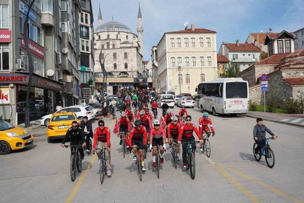 Cumhuriyet'in 103'üncü yılı Bolu'da bisiklet turuyla kutlandı