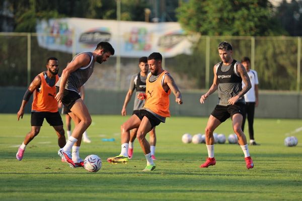 Alanyaspor Eyüpspor sınavına kısa paslarla hazırlanıyor