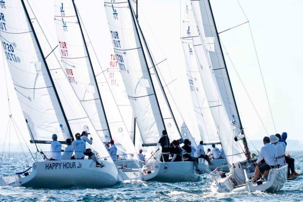 Kalamış'ta rüzgârı yakalayan Team Nautique Yachting ilk gün lideri oldu
