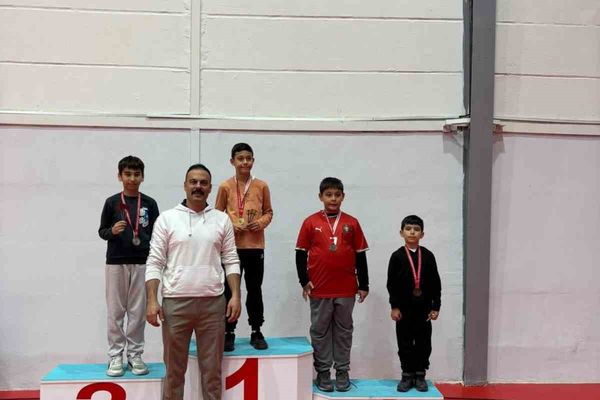 Sivrihisar'da 29 ekimde dart heyecanı cumhuriyet coşkusu madalyayla taçlandı