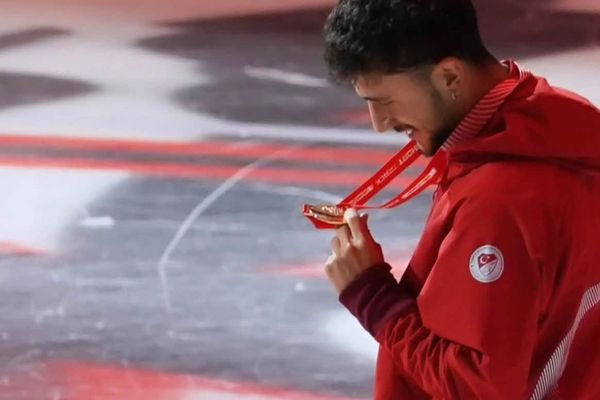 Vancouver'da tarihi başarı: Furkan Akar'dan short track'te ilk dünya turu madalyası