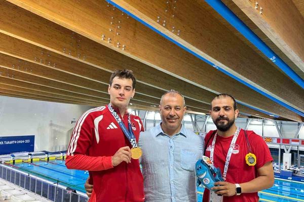 Paletli yüzmede tarih yazdı: Kaan Efe Kaya ilk Akdeniz Oyunları şampiyonu