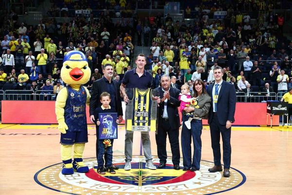 Fenerbahçe'de Vesely'ye büyük veda: sarı-lacivert uğurlama