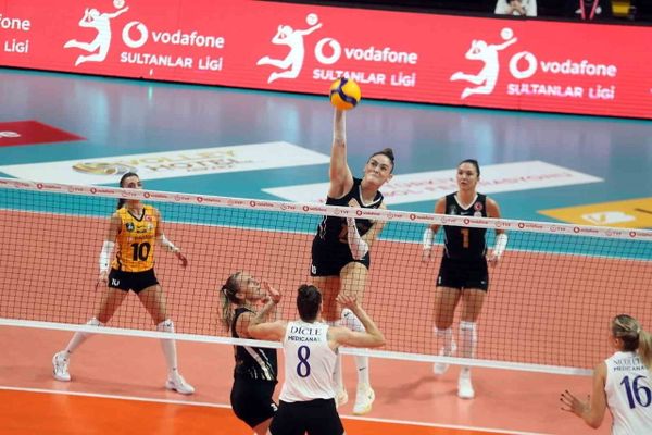 Sultanlar ligi'nde üçüncü hafta: Aras Kargo'dan geri dönüş ve ertelemeler