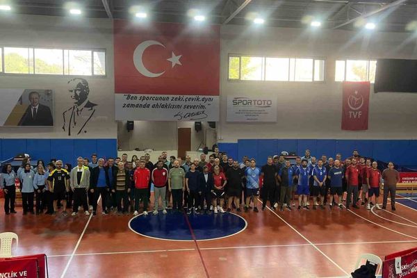 Eskişehir'de masa tenisi kürsüsünde kurumlar öne çıktı
