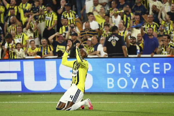Talisca'nın üç maçta sürdürdüğü gol ritmi Fenerbahçe'ye erken avantaj getirdi