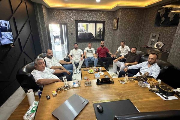 Elazığspor tribünlerinde tek ses hedefiyle taraftarlar Gakgoşlar altında birleşti