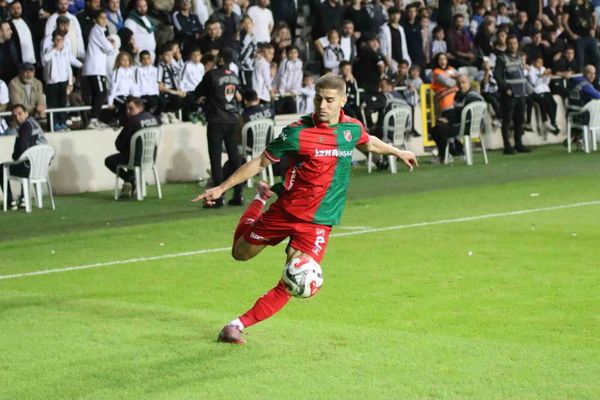 Karşıyaka'da sağ bekte belirsizlik: Harun Kaya'nın geleceği netleşmiyor
