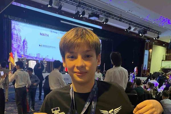 Gebzeli genç matematikçi Einstein Olympiad'ta gümüş madalya aldı