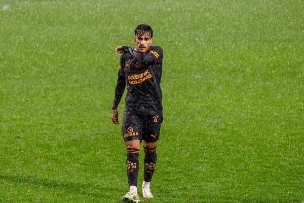Galatasaray pendik'te 3-3'lük hazırlık maçında geri döndü
