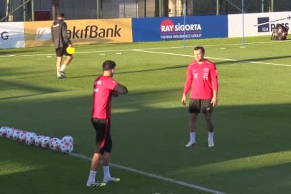 Milliler riva'da taktik ve pas çalışmalarıyla Fransa sınavına hazırlanıyor