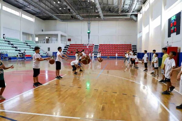 Diyarbakır'da yaz spor okulları genç yetenekleri ve takım ruhunu büyütüyor