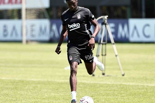 Beşiktaş, Vincenzo Italiano yönetiminde 10 takviyeyle kadrosunu baştan kurdu