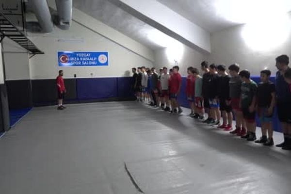 Antrenörlük ve sporculuk aynı anda: öğrencileriyle dünya üçüncüsüne ulaştı