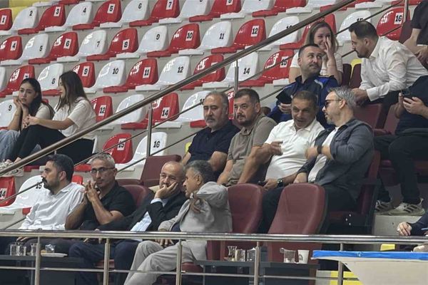 Dursun Ali Arslan anısına Gebze'de düzenlenen turnuva ilk günde vefayı sahaya taşıdı