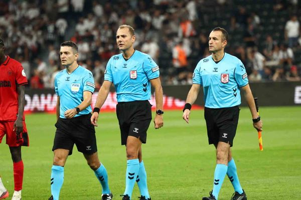 Beşiktaş ilk yarıda penaltı ve erken golle 2-0 öne geçti