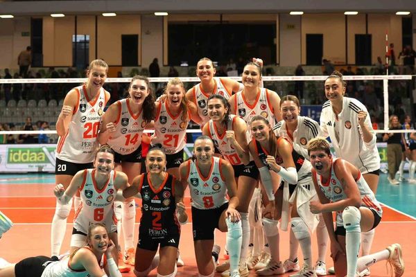 Sultanlar Ligi'nde ilk hafta çekişmesi: Eczacıbaşı Peron zorlu seride güldü