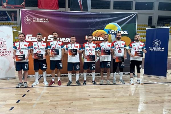 Bayburt'ta kurumlar voleybol turnuvasında birlik mesajı verdi