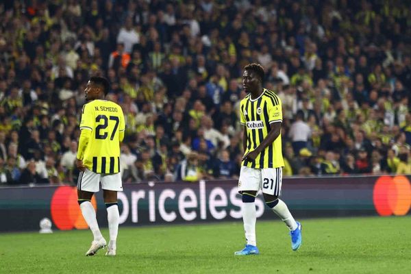 Şükrü Saracoğlu'nda tempolu ilk yarı: Fenerbahçe 2-1 önde