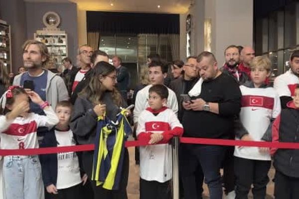 Nilüfer'de dostluk rüzgârı: başkan Şadi Özdemir iki milli takımı karşıladı