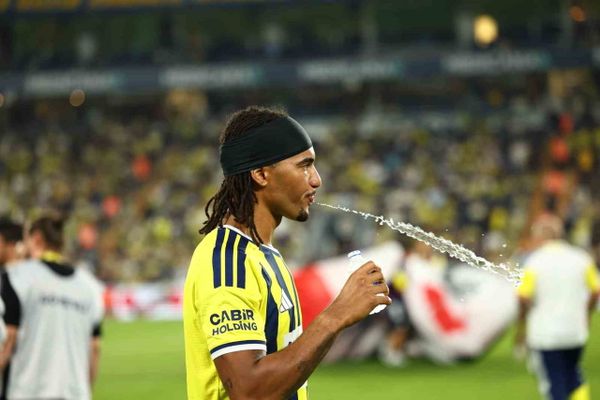 Fenerbahçe ve Konyaspor 15. dakikada 1-1'e eşitlendi