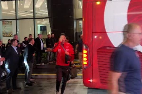 Ay-yıldızlılar yağmur ve sıkı güvenlik eşliğinde Bursa'ya ulaştı