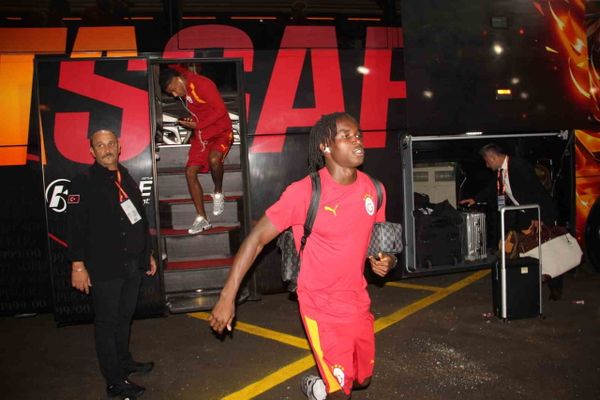 Erzurumspor ve Galatasaray Kazım Karabekir Stadyumu'na güvenlik önlemleriyle geldi