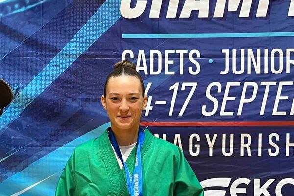 Tuana Kambur 63 kiloda Avrupa kuraş şampiyonu oldu