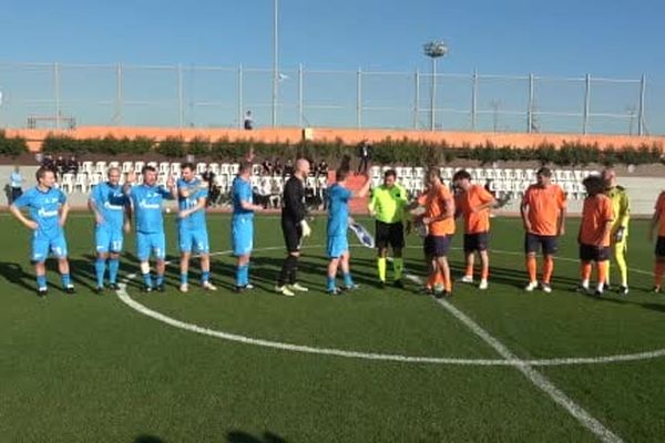 Başakşehir veteranları Zenit'i 3-2 yendi ve dostluk mesajı verdi