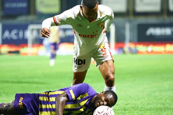 Eyüpspor 9. dakikada eksildi, Göztepe penaltıyla üstünlük sağladı