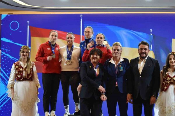 Durres'te Türk haltercilerden dördüncü günde beş madalya