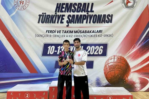 Eskişehir'den Miraç Demirel hemsball'da gençler b Türkiye şampiyonu