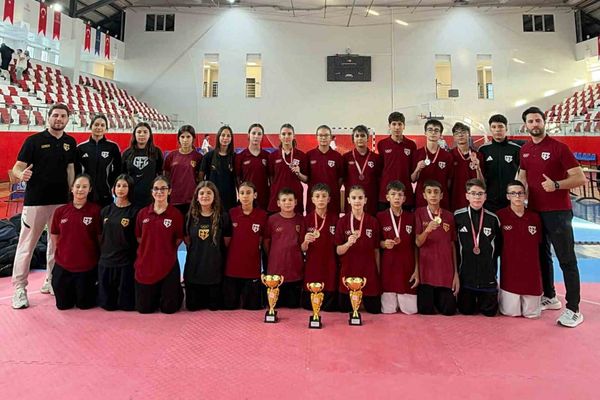 Aydınlı gençlerden Kütahya'da üç renkli zafer