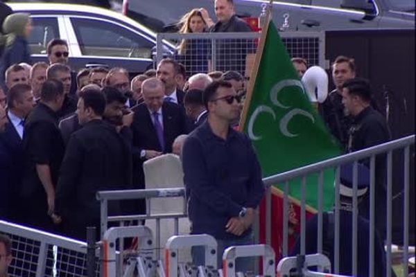 Cumhurbaşkanı Erdoğan Atatürk Havalimanı Millet Bahçesi'ndeki yağlı güreş finalini izledi