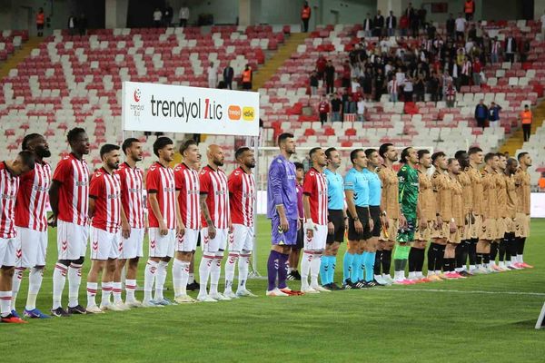 Sivasspor son bölümde Manaj'la geri döndü ve 2-2 berabere kaldı