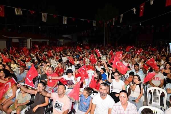 Dokumapark’ta şampiyonluk sevinci: filenin sultanları coşkuyla izlendi