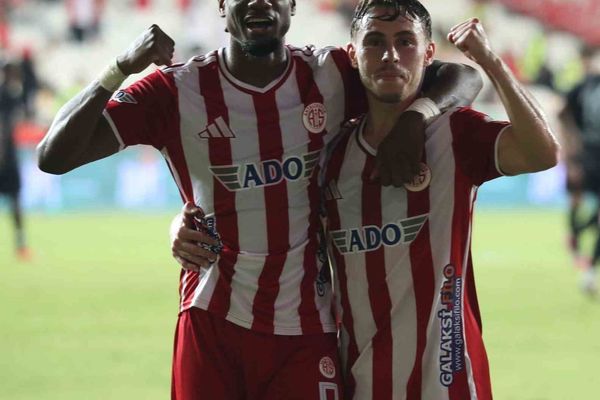 Antalyaspor'dan kontrollü galibiyet: Vanspor FK 3-0 mağlup