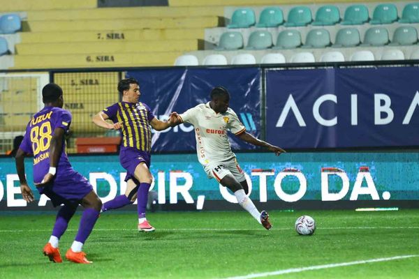 Göztepe ikinci yarıda farka gitti: Eyüpspor sahasında 4-0 yenildi