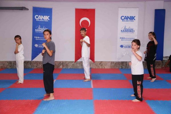 Canik’te yaz hareketliliği: gençler ücretsiz eğitimle spora bağlanıyor