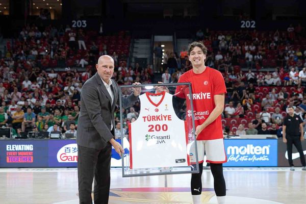 Ay-yıldızlılar İstanbul'da Litvanya'yı rahat geçti, Cedi Osman 200. maçında parladı