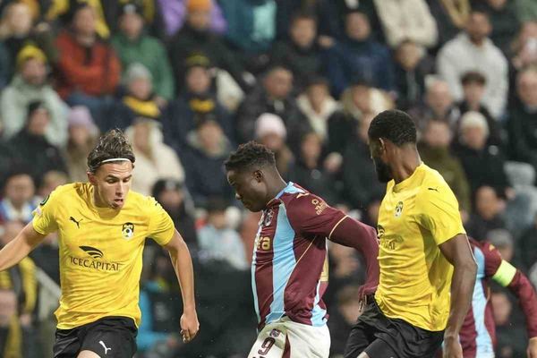 sahada iki net vuruş: Trabzonspor devreyi 2-0 önde tamamladı