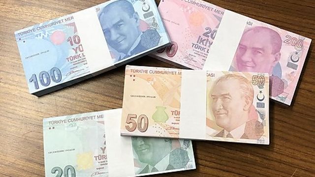 Bucak'ta Ücretsiz Tıraş Hizmeti ile Evde Destek Programı Başlatıldı