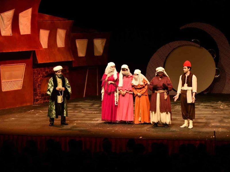 Balıkesir'de şehir tiyatrosu 'Kanlı Nigar' ile büyük ilgi gördü