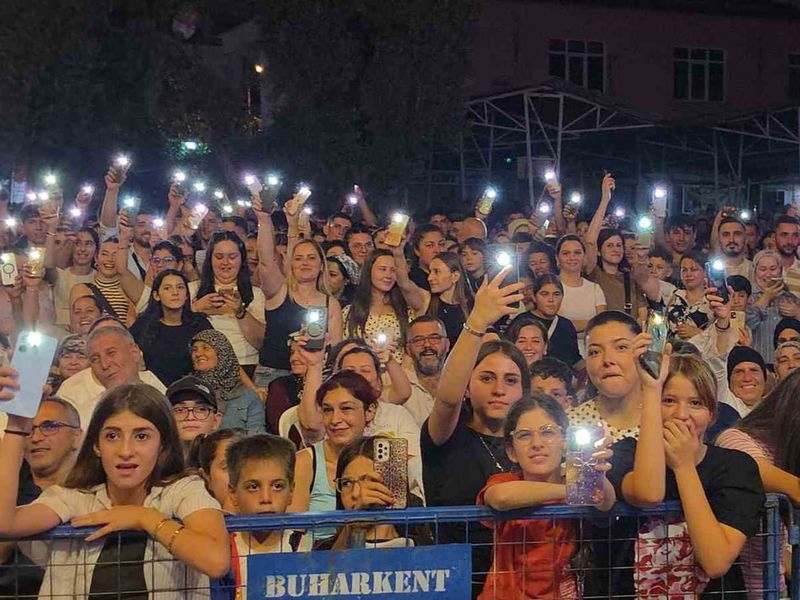 Buharkent'te incir festivalinde rap ve coşku buluştu