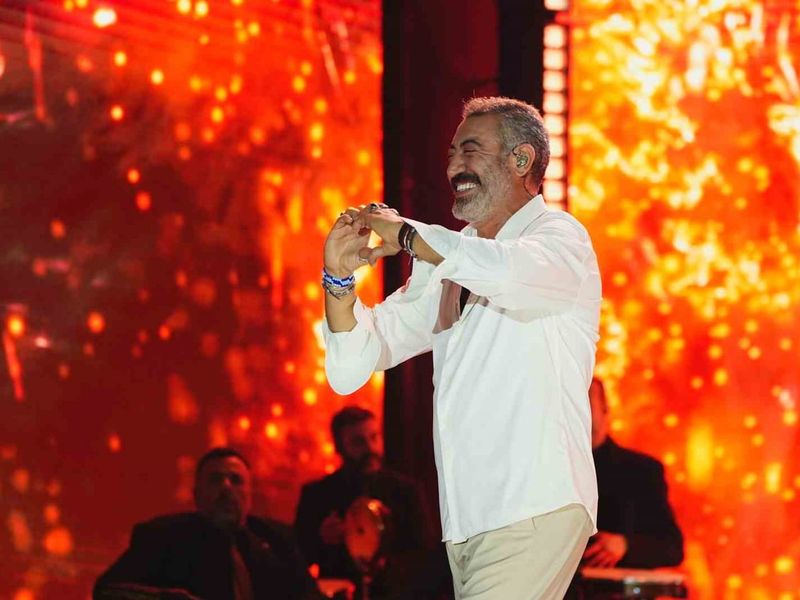 Hakan Altun Gaziantep'te nostalji ve coşkuyu buluşturdu